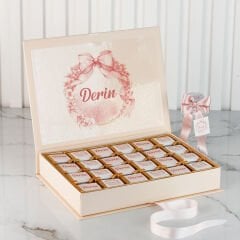Çiçek Temalı Dikdörtgen Kutuda Kız Bebek Çikolatası