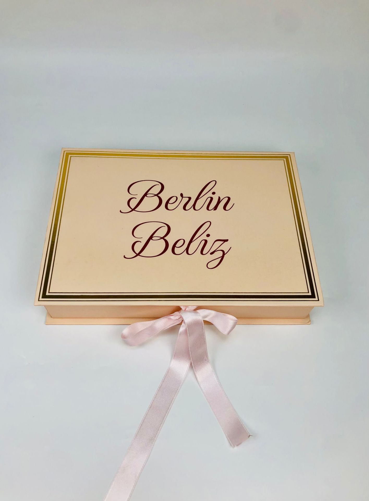 Tavşan Temalı Dikdörtgen Kutuda Kız Bebek Çikolatası