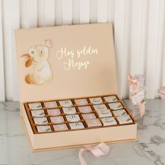 Tavşan Temalı Dikdörtgen Kutuda Kız Bebek Çikolatası