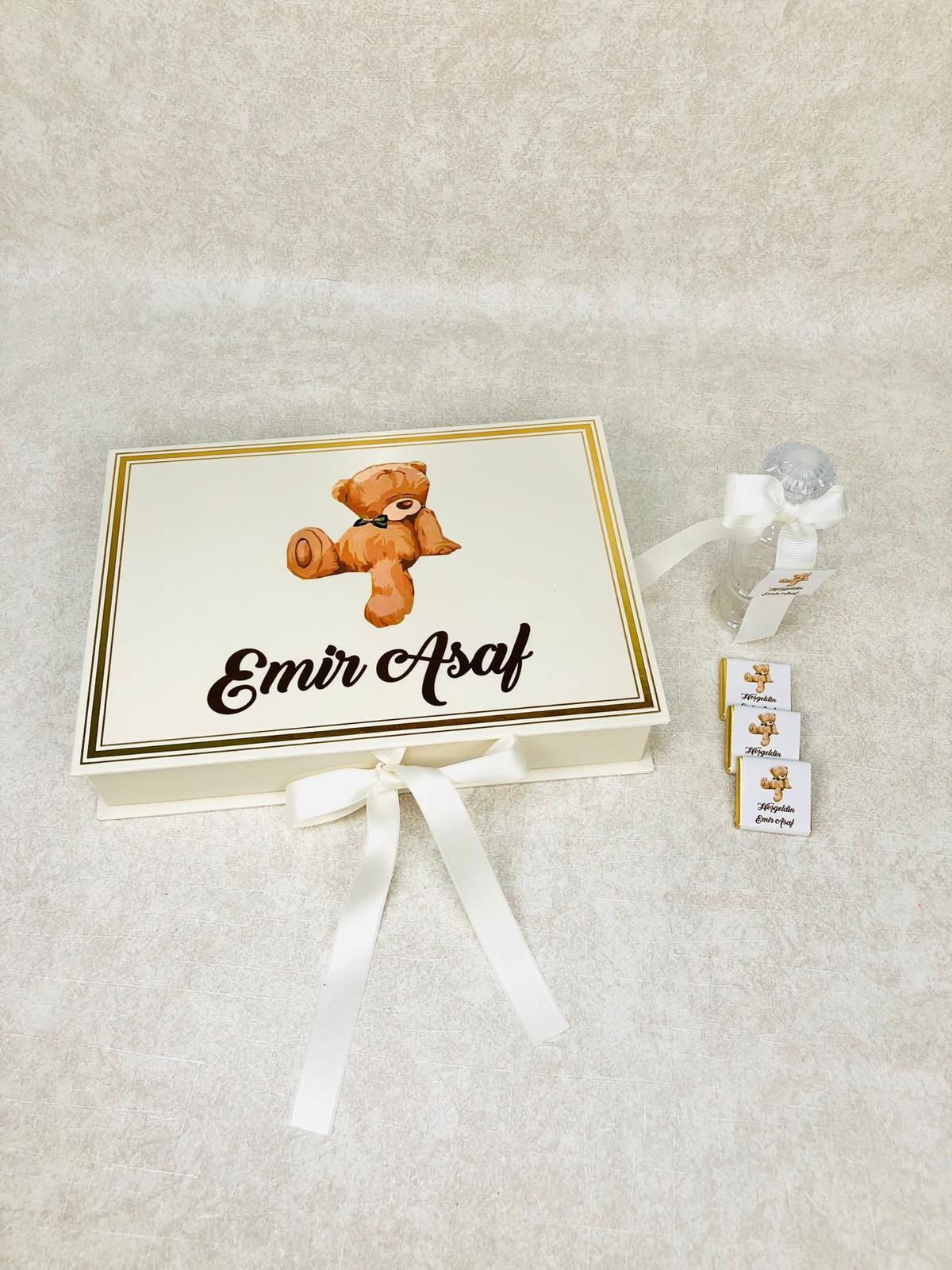 Ayıcık Temalı Dikdörtgen Kutuda Erkek Bebek Çikolatası