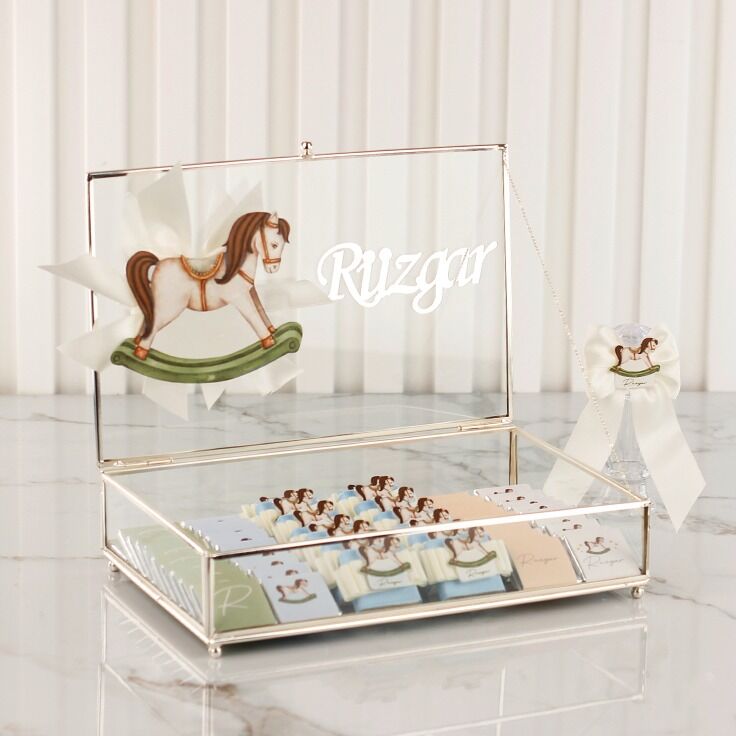 Atlı Karınca Temalı Cam Kutuda Erkek Bebek Çikolatası