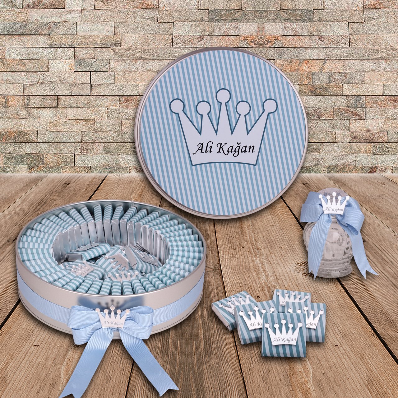 Taç Temalı Baskılı Metal Kutuda Erkek Bebek Çikolatası