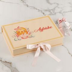 Civciv Temalı Dikdörtgen Kutuda Kız Bebek Çikolatası