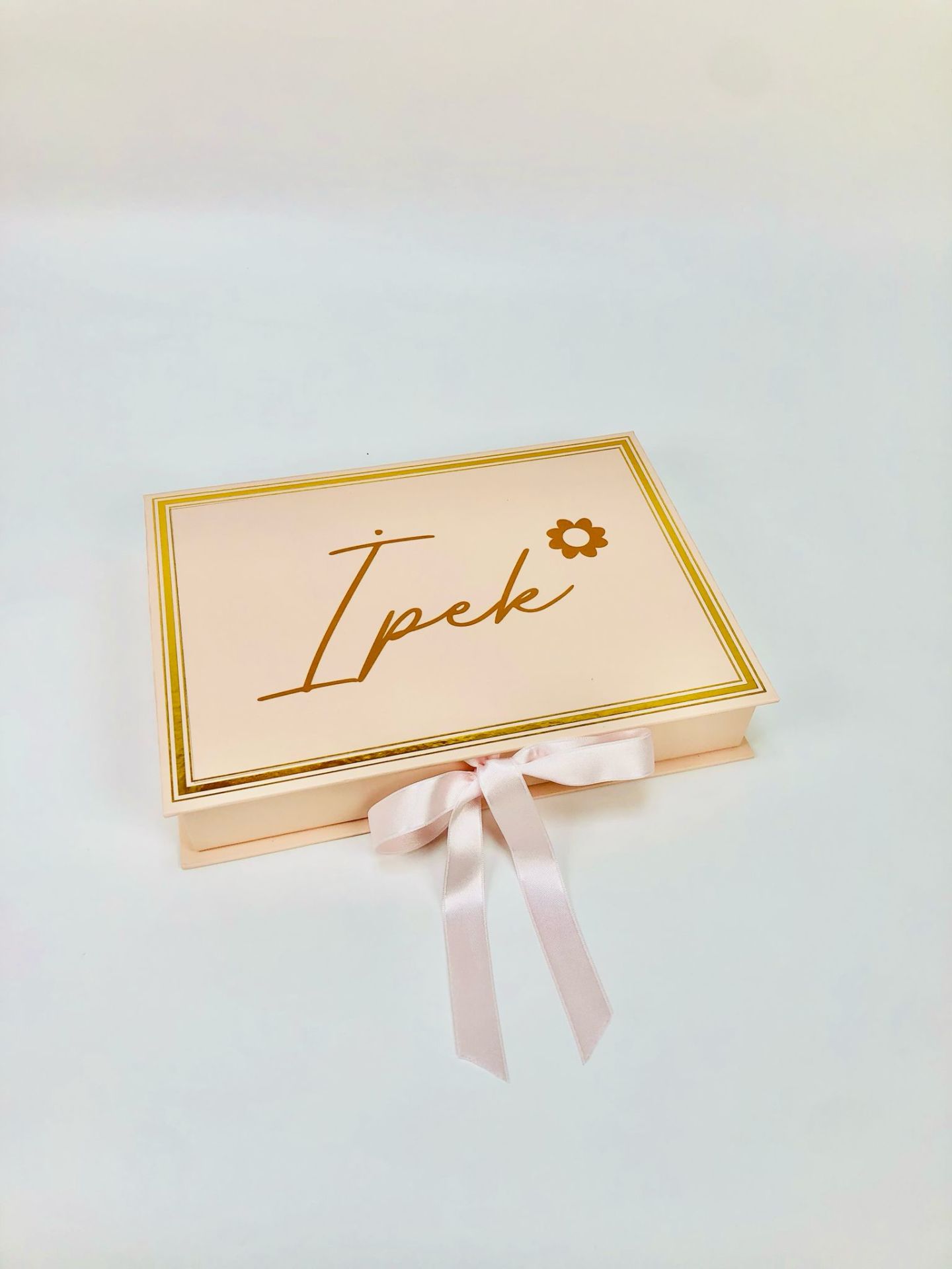 Papatya Temalı Dikdörtgen Kutuda Kız Bebek Çikolatası