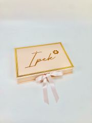 Papatya Temalı Dikdörtgen Kutuda Kız Bebek Çikolatası