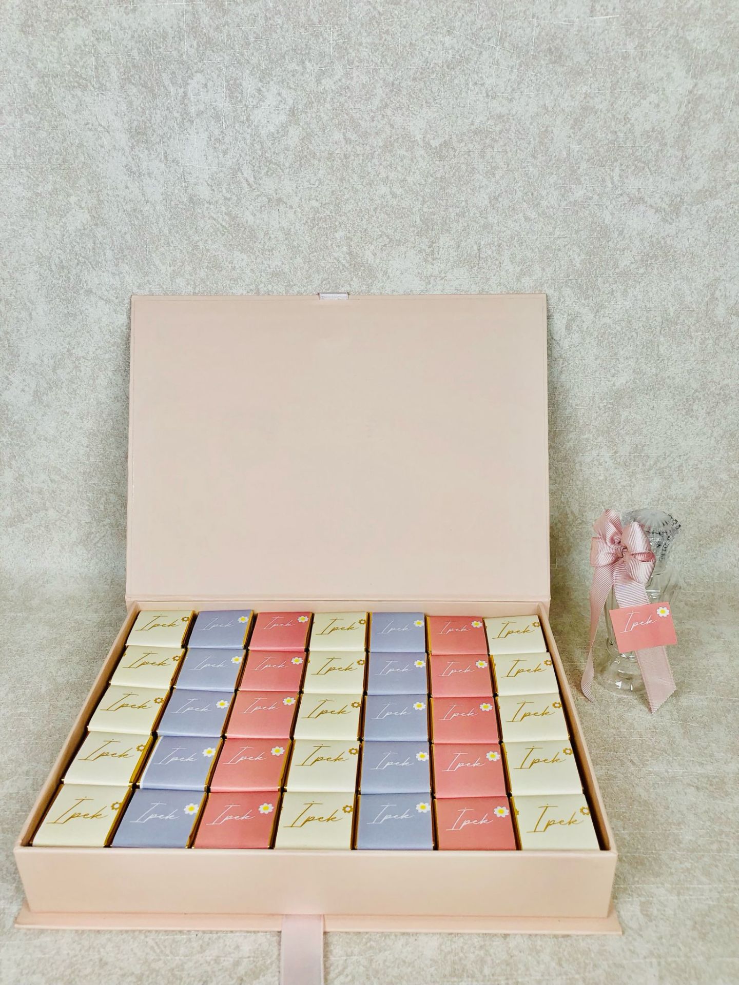 Papatya Temalı Dikdörtgen Kutuda Kız Bebek Çikolatası