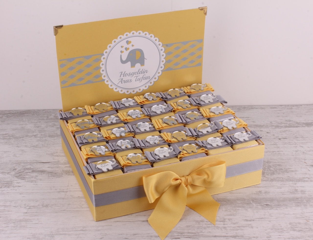 Fil  Temalı Standlı Kutuda Erkek Bebek Çikolatası