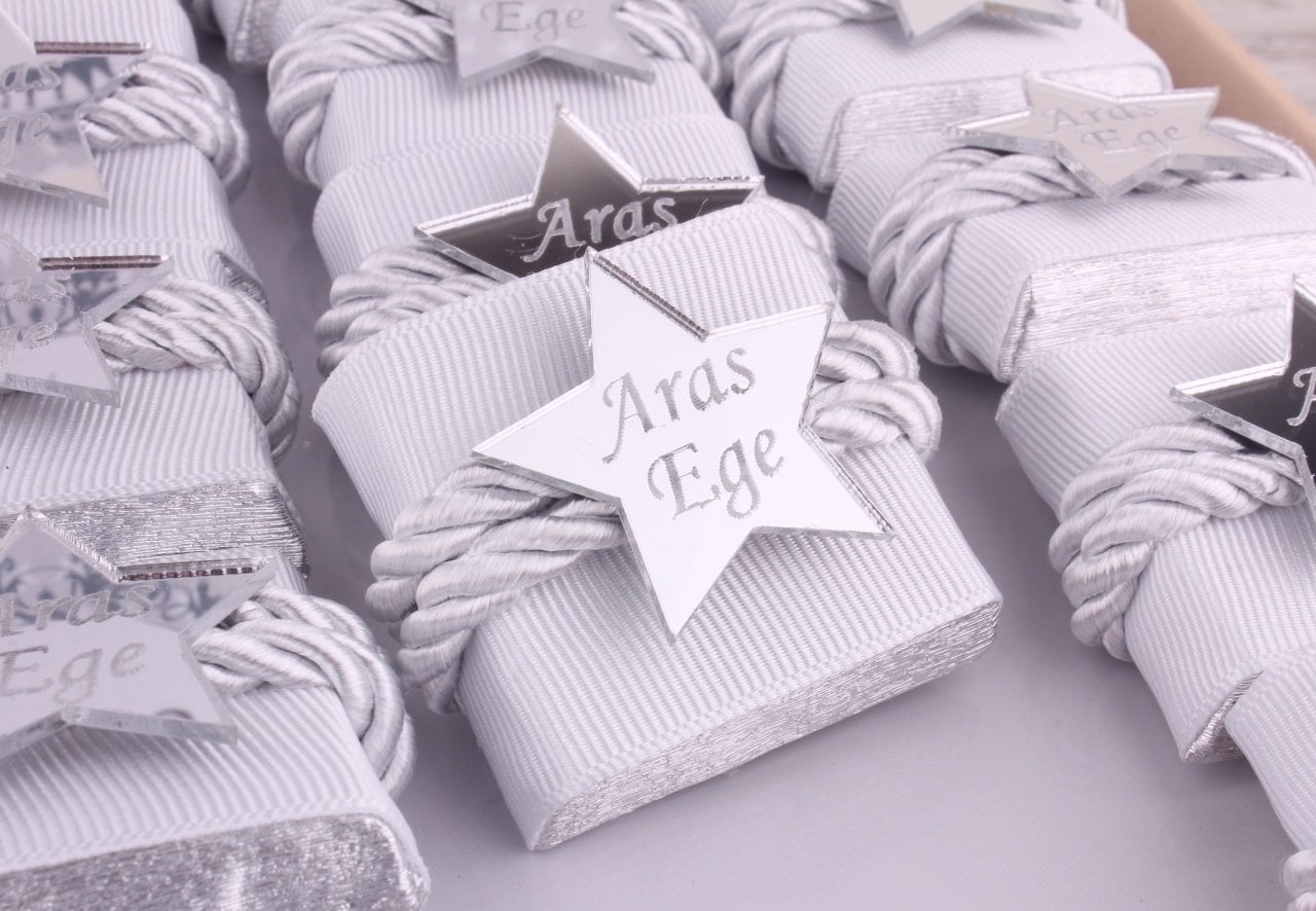 Taç  Temalı Standlı Kutuda Erkek Bebek Çikolatası