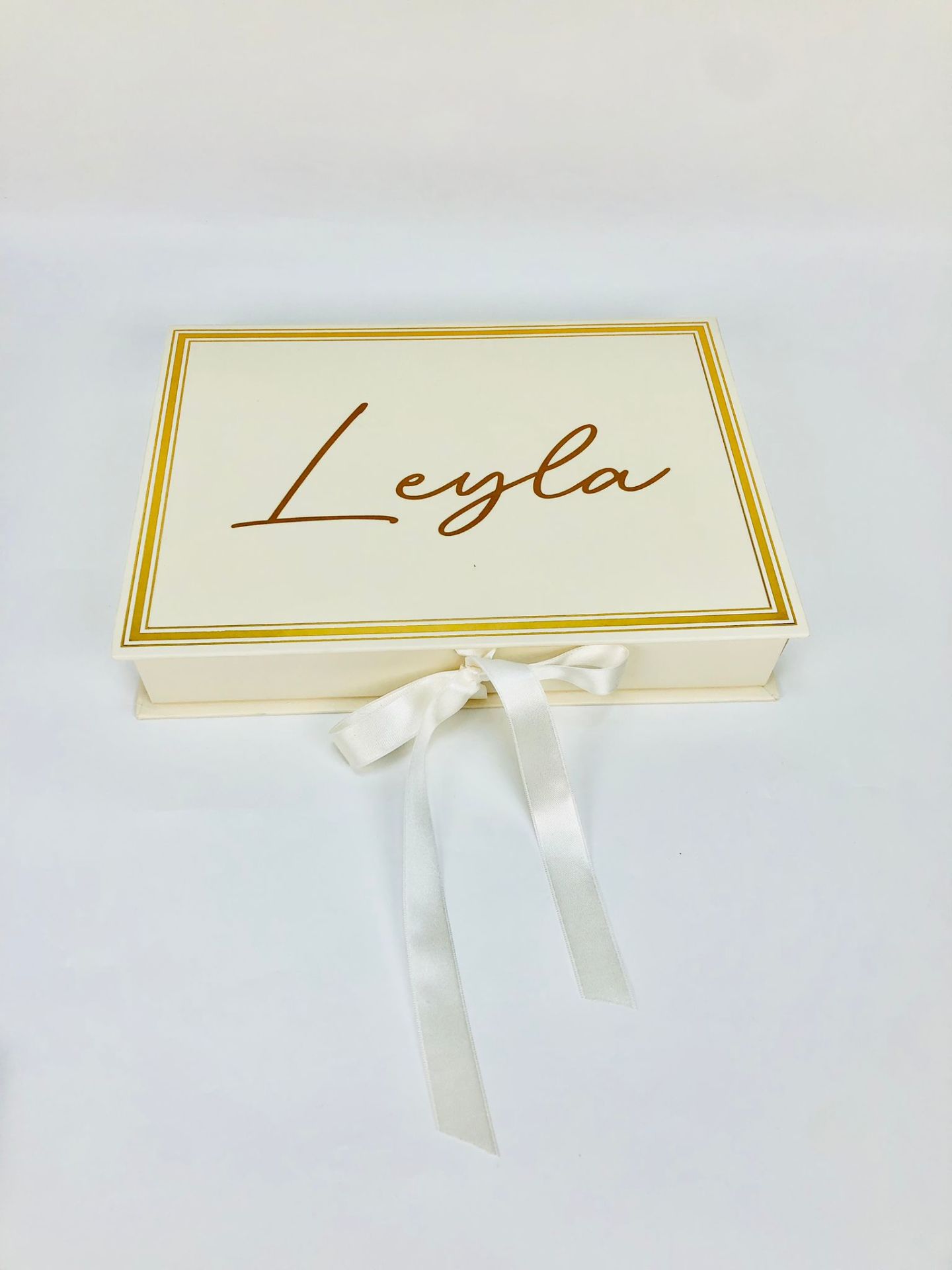 Tavşan Temalı Dikdörtgen Kutuda Kız Bebek Çikolatası