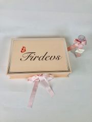 Kelebek Temalı Dikdörtgen Kutuda Kız Bebek Çikolatası