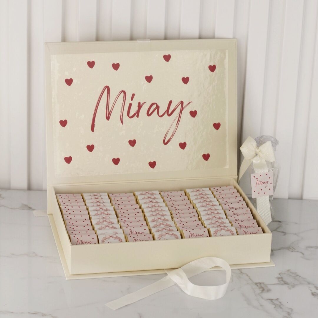 Kalp Temalı Dikdörtgen Kutuda Kız Bebek Çikolatası