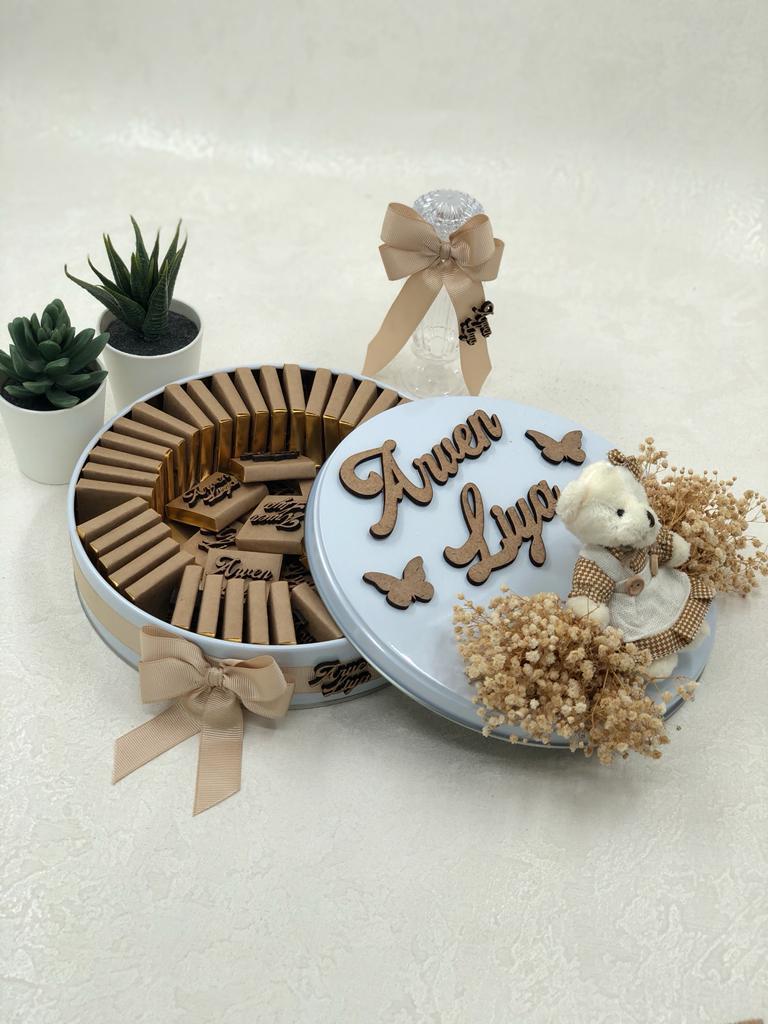 Ayıcık Temalı Metal Kutuda Kız Bebek Çikolatası