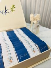 Çiçek Temalı Dikdörtgen Kutuda Erkek Bebek Çikolatası