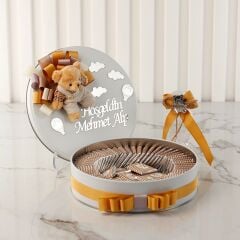 Ayıcık Temalı Baskılı Metal Kutuda Erkek Bebek Çikolatası