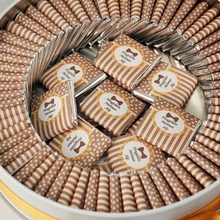 Ayıcık Temalı Baskılı Metal Kutuda Erkek Bebek Çikolatası