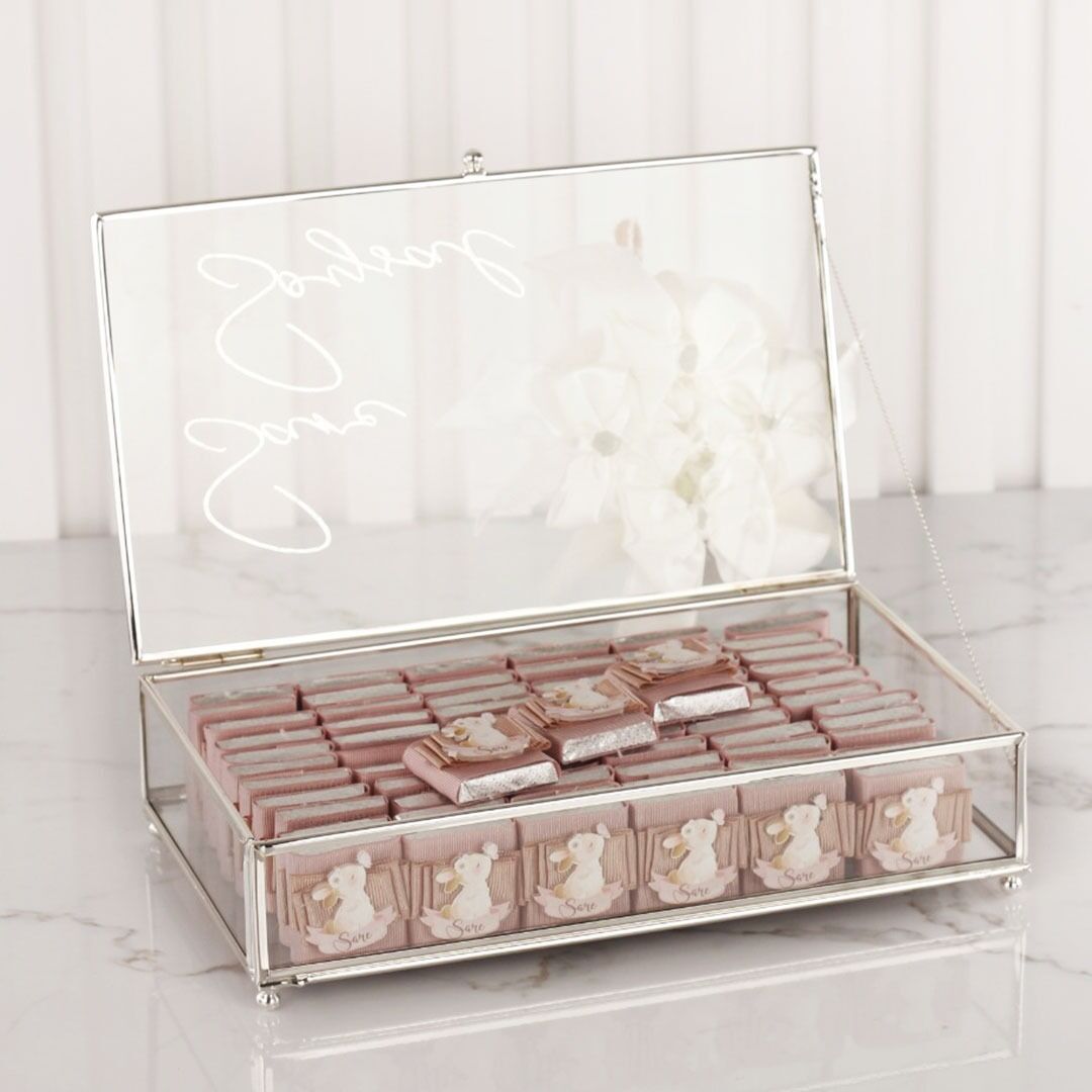 Tavşan Temalı Cam Kutuda Kız Bebek Çikolatası