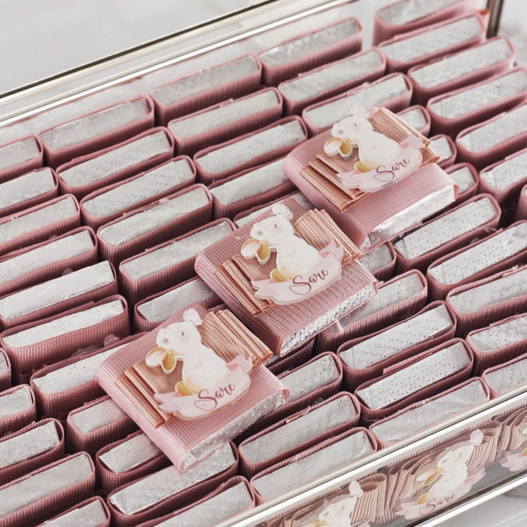 Tavşan Temalı Cam Kutuda Kız Bebek Çikolatası