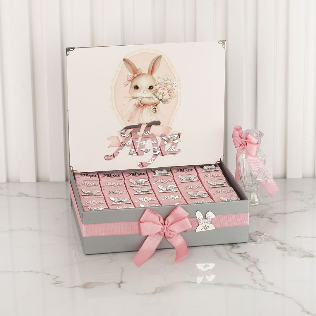 Tavşan Temalı Standlı Kutuda Kız Bebek Çikolatası