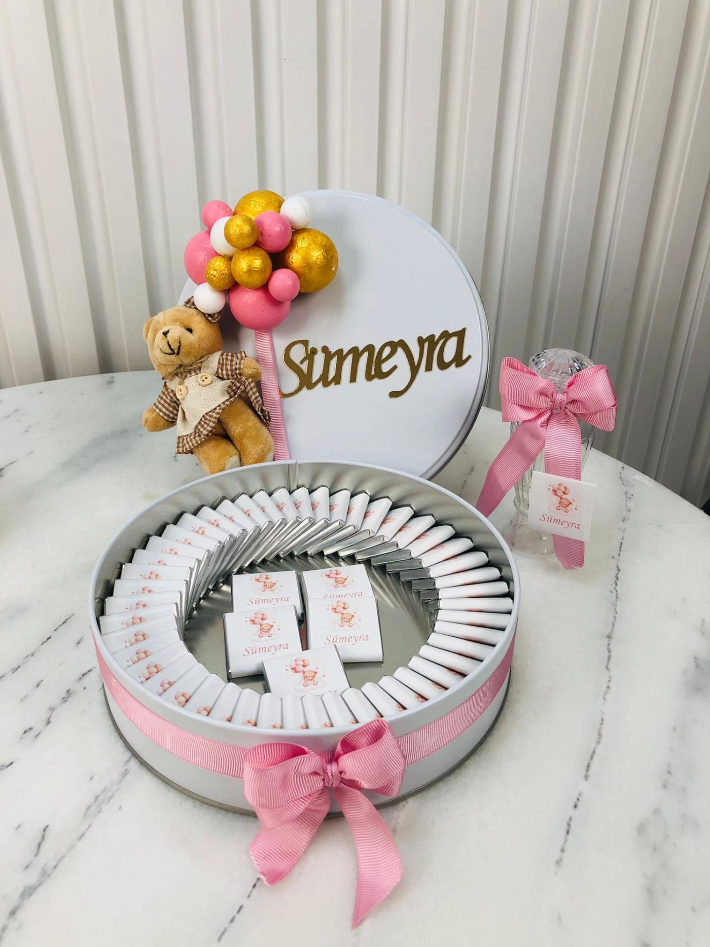 Ayıcık Temalı Baskılı Metal Kutuda Kız Bebek Çikolatası