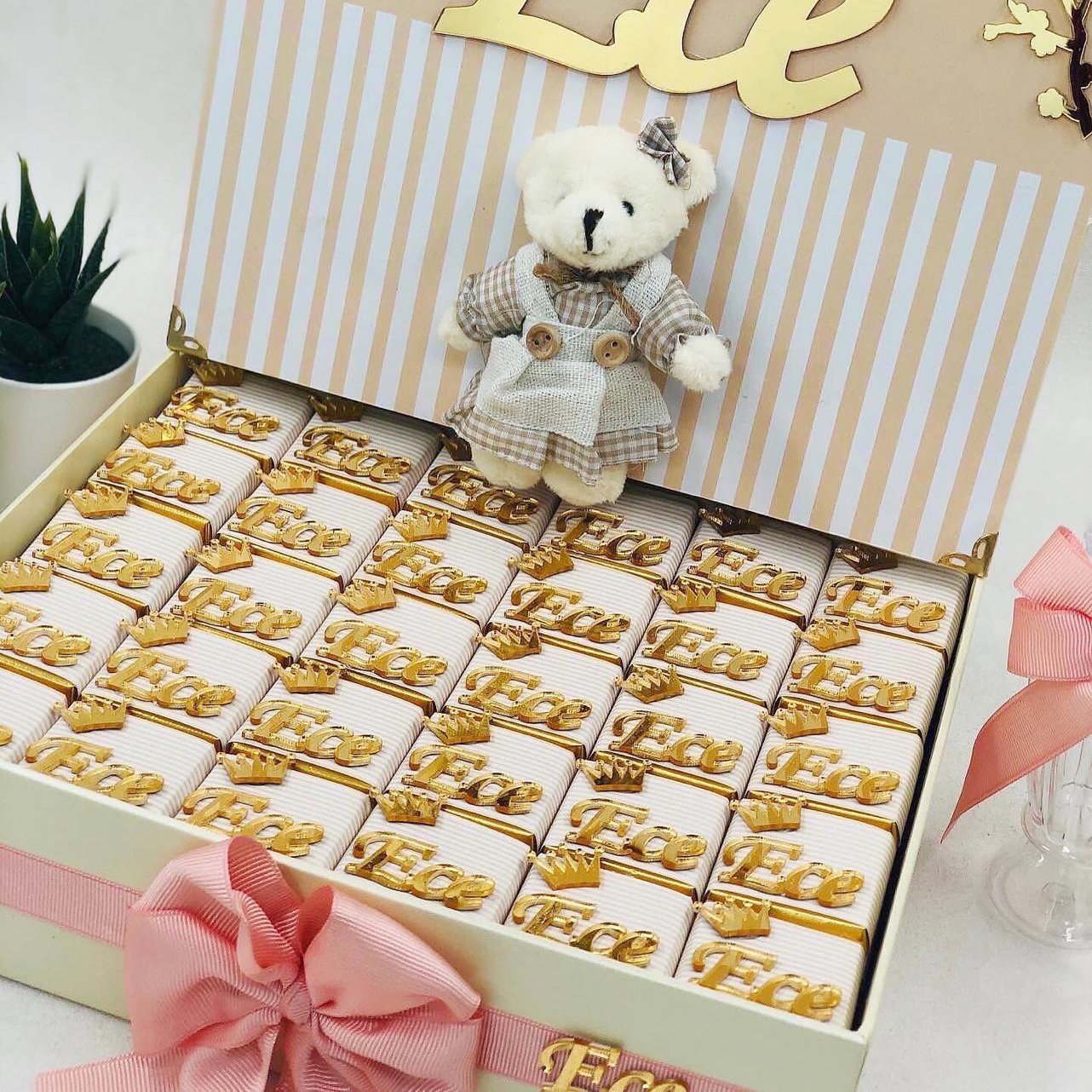 Ayıcık Temalı Standlı Kutuda Kız Bebek Çikolatası