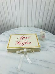 Çiçek Temalı Dikdörtgen Kutuda Kız Bebek Çikolatası