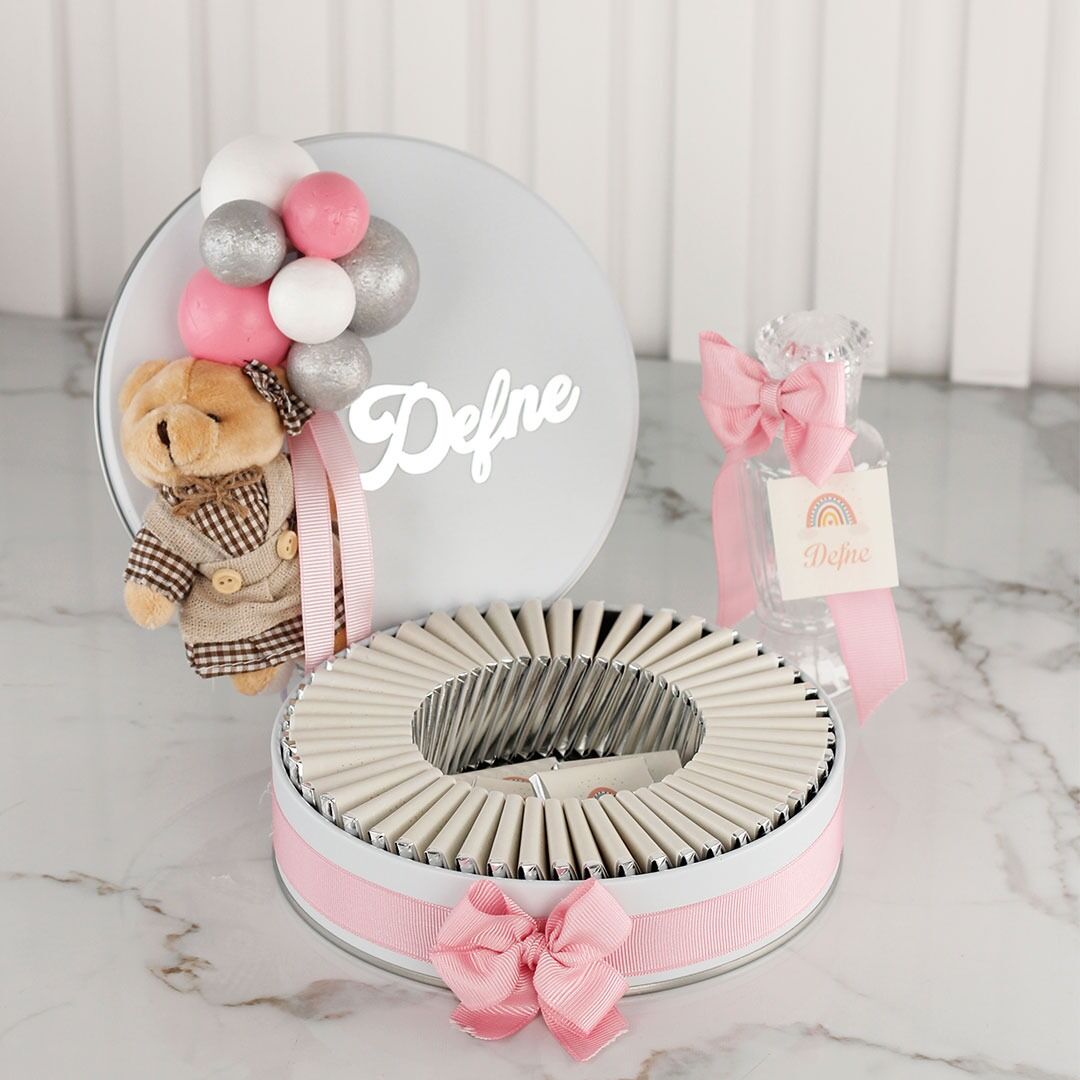 Ayıcık Temalı Baskılı Metal Kutuda Kız Bebek Çikolatası