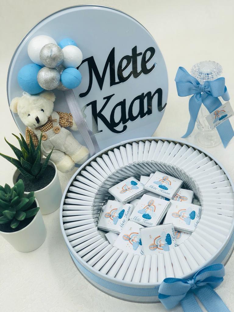 Ayıcık Temalı Baskılı Metal Kutuda Erkek Bebek Çikolatası