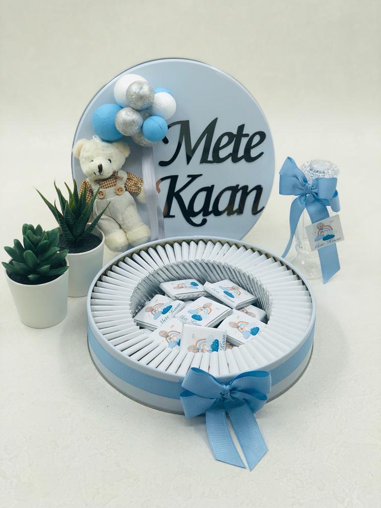 Ayıcık Temalı Baskılı Metal Kutuda Erkek Bebek Çikolatası