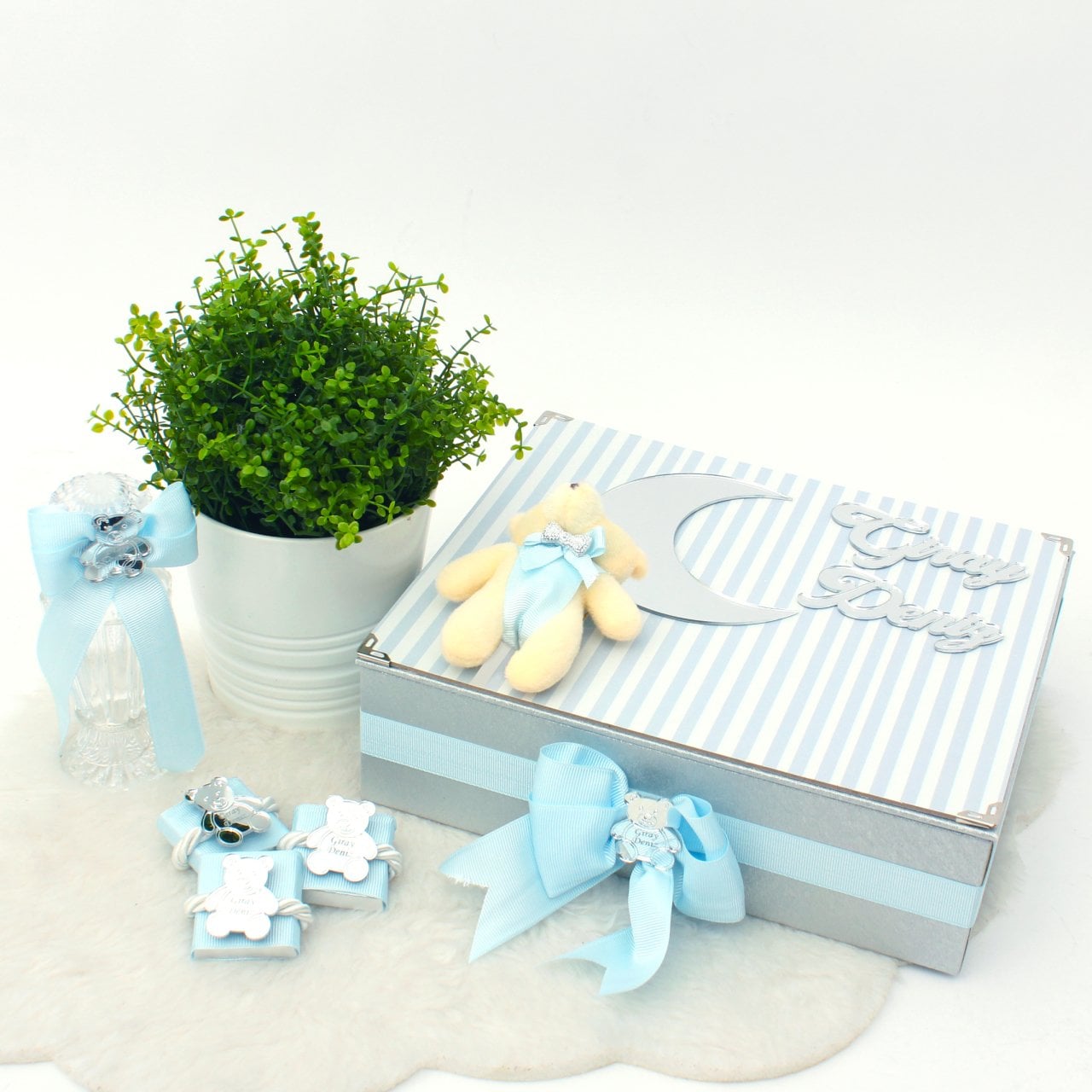 Ayıcık Temalı Standlı Kutuda Erkek Bebek Çikolatası