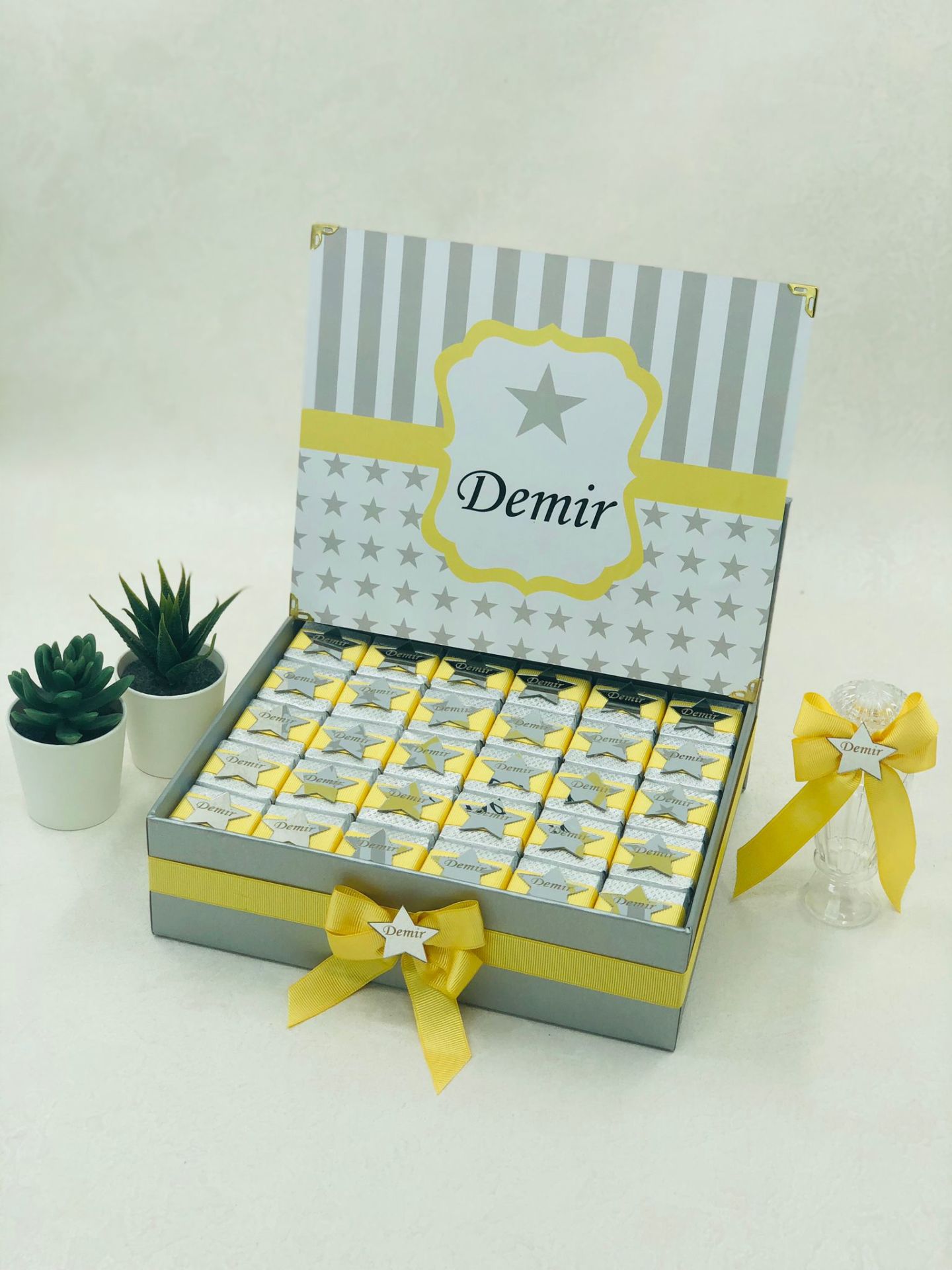 Yıldız Temalı Standlı Kutuda Erkek Bebek Çikolatası