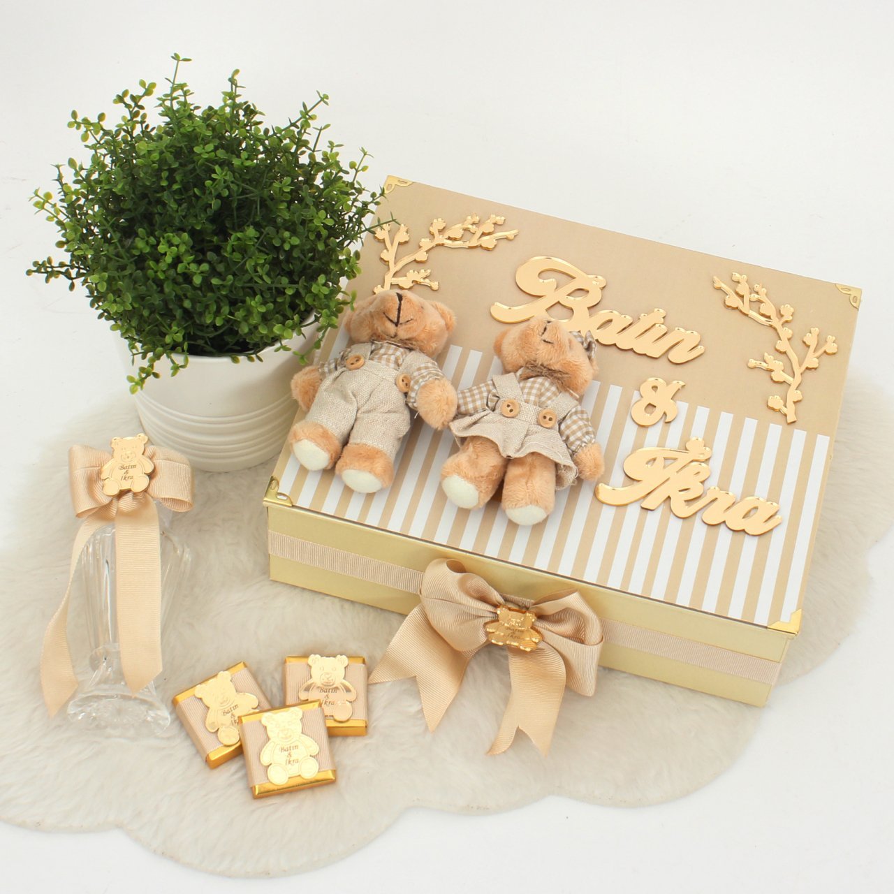 Ayıcık Temalı Standlı Kutuda Kız Bebek Çikolatası